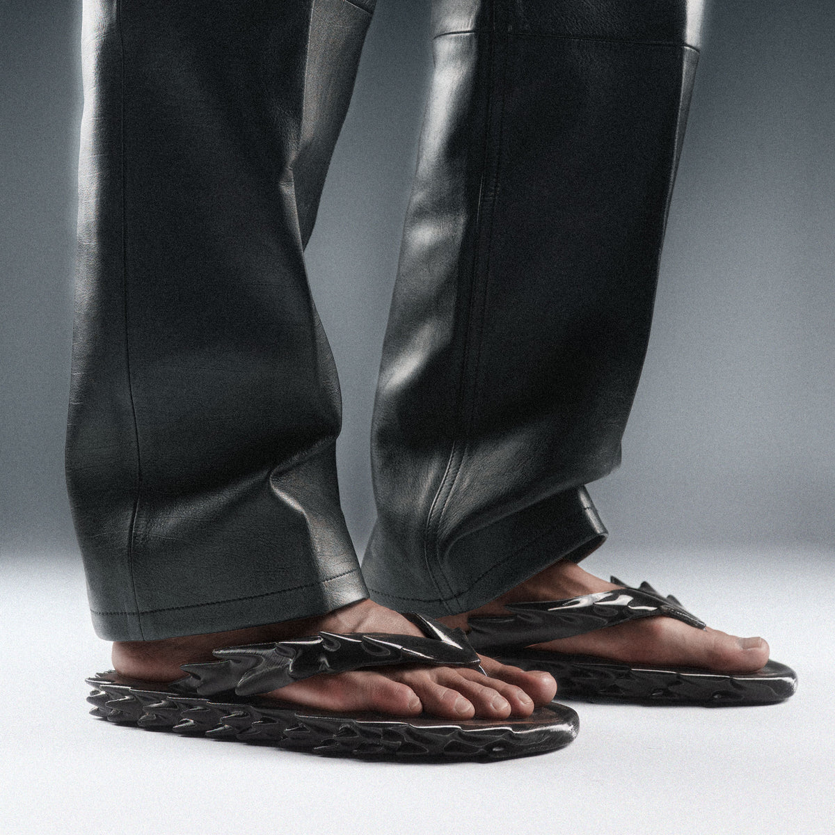 PRICKLE SANDAL — BLACK
